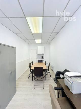 Commercial à louer à Saint-Nicolas