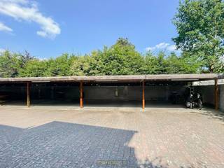 INSTAPKLAAR APPARTEMENT met 2 slaapkamers, TERRAS EN CARPORT in rustige residentie.  Comfortabel en BETAALBAAR APPARTEMENT in een...