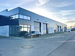 KMO-unit gelegen in MOENPARK, mooi HOEKgebouw (genietend van VISIBILITEIT) met een oppervlakte van 265m² en 2 privatieve parkeerplaatsen te...