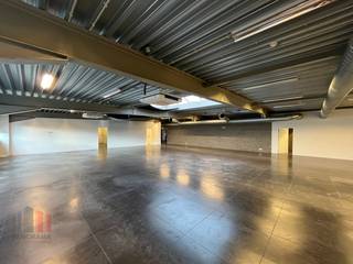 This office is strategically located just 500 metres from the Melle exit of the R4. Thanks to its proximity to the E17 motorway, about 2.5 km...