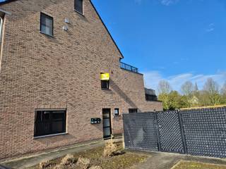 Mooi en praktisch duplex appartement te huur met een ruim terras van 25 m². Het appartement is goed uitgerust en biedt veel comfort.Het appartement...