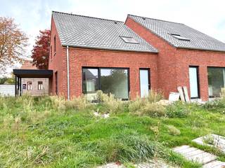 In het rustige en charmante Sint-Denijs bevindt zich deze prachtige nieuwbouwwoning met een totale oppervlakte van 452 m².ideaal voor wie op zoek is...