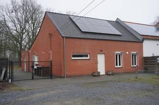 In het landelijke en groene Valenstraat 37 te Paal bevindt zich deze verzorgde gerenoveerde halfopen bebouwing, rustig gelegen in agrarisch...