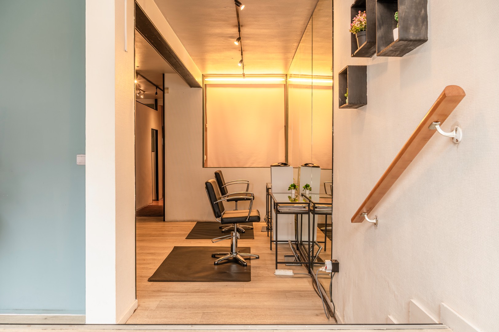 Handelsgelijkvloers ca.100 m² te koop in centrum Burcht — start hier jouw zaak! - foto 4