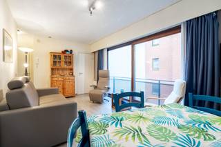 Dit knus appartement staat te koop in Blankenberge en is gelegen op de derde verdieping van de residentie Malibu Beach II. Het appartement...