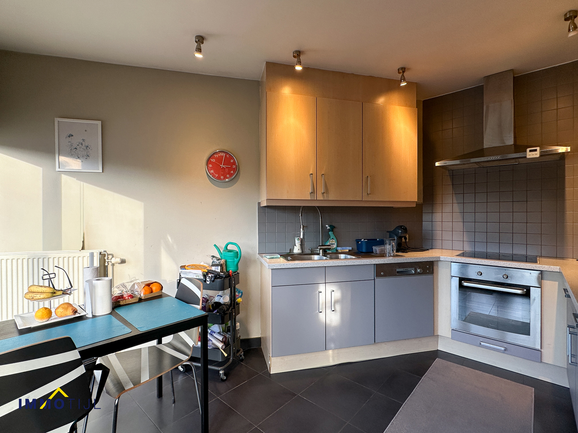 Knap appartement met berging, garage en 2 autostaanplaatsen! - foto 5