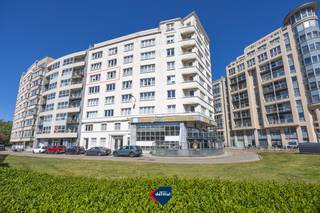 Discover this unique 2 bedroom flat on the 5th floor of the Palmer House residence, situated in the heart of the city. Thanks to its numerous...