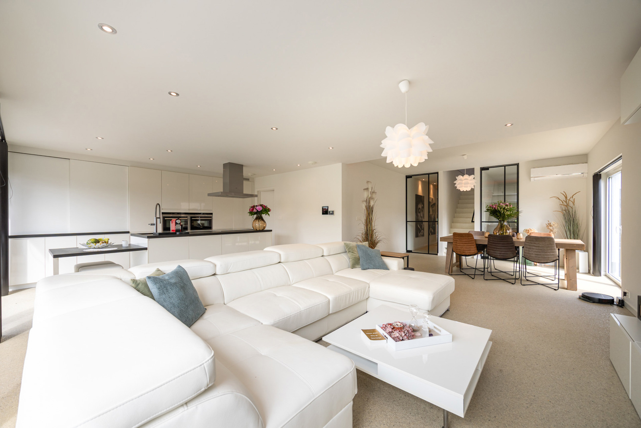 Woning op 557 m² met 3 slpk, 2 badk en inpandige garage. - foto 3