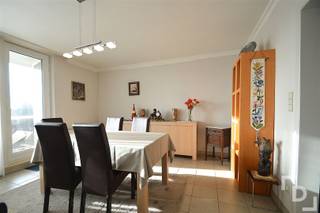 In het centrum van Ieper vinden we op dit appartement gelegen op de vijfde verdieping van residentie 'Michelangelo'.Dit appartement beschikt over...