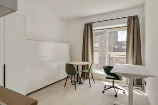 Gemeubelde studio's met een EPC A-label op een toplocatie te centrum Leuven! De verkoop geschiedt volledig onder registratierechten!<br /><br />Project bestaande uit eigentijdse, ruime en lichtrijke studio's waarvan verschillende met een slaapniveau en terrassen. <br /><br />Het project wordt gekenmerkt door grote ramen en hoge plafonds en is gelegen op een centrale ligging nabij Groep T, verschillende campussen en het station van Leuven!<br />Alle studio's beschikken over een volledig ingerichte keuken en een badkamer met een inloopdouche, een wastafel met een spiegel en een toilet.<br /><br />Door een goede isolatie, lucht-lucht warmtepompen, zonnepanelen en hoogwaardig glas zijn deze studio's zeer energiezuinig en allen voorzien van een EPC label A en zijn ze klaar voor de toekomst!<br /><br />Voor degene die de studio niet zelf in gebruik nemen en willen verhuren, bieden we een huurgarantie voor academiejaar '26-'27.<br /><br />Voor meer info of een bezoek ter plaatse kan u contact opnemen via arnaut@immojanstas.be of 0495/292080!