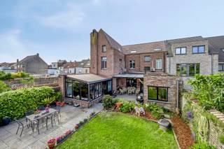 Immo Pické biedt U deze schitterende en perfect onderhouden herenwoning (470m²) aan gelegen in de nabijheid van alle mogelijke faciliteiten...