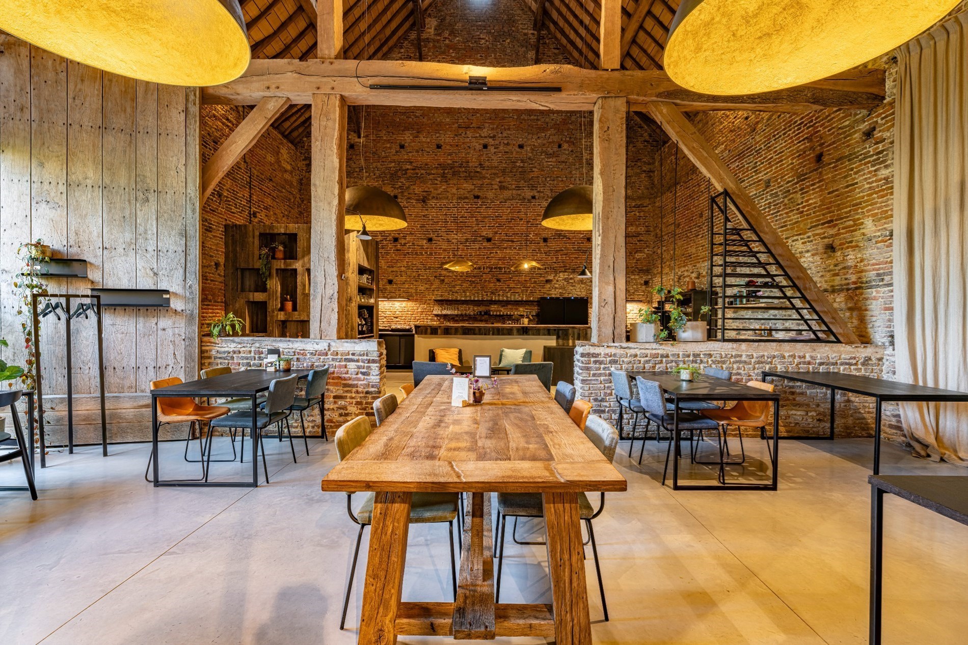 Prachtige handelsruimte met karaktervolle woonst in een een deel van het geklasseerde Kasteel Van Dormaal. - foto 5