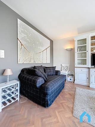 Vous recherchez un agréable pied-à-terre de vacances au charme campagnard ? Ce charmant appartement constitue le point de départ idéal en bord de...