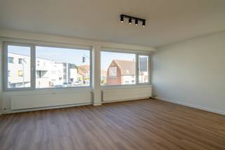 Dit recent volledig gerenoveerde appartement bevindt zich op de eerste verdieping, bereikbaar met de lift of via de trap. Direct naast de...