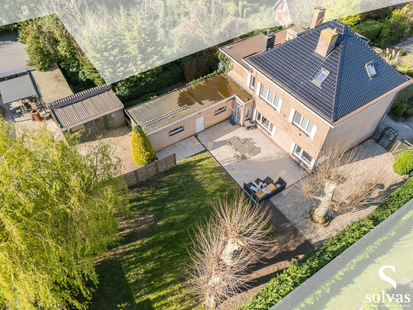 Exclusieve villa met karakter op riant perceel in hartje Zomergem - foto 3
