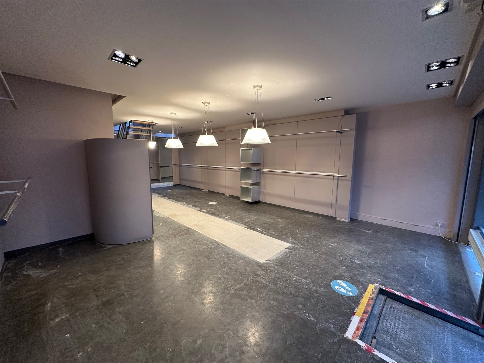 Handelsgelijkvloers 110m² in het hart van Mechelen. - foto 3