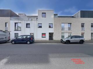 Dit moderne appartement in het charmante Sint-Michiels biedt de perfecte combinatie van comfort en stijl, ideaal voor wie op zoek is naar...