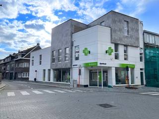 Luxueus en energiezuinig duplex appartement gelegen in een kwaliteitsvol renovatieproject in het centrum van Puurs. De unieke combinatie van...