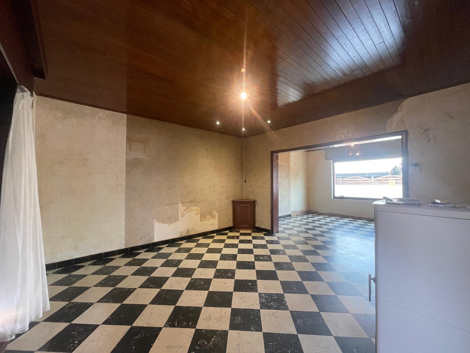 Ruime woning met 3 slaapkamers en garage te koop in Geluwe. - foto 5