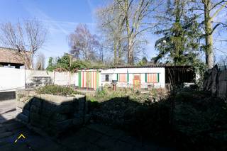 Deze authentieke, charmevolle, op te knappen woning is uitermate gunstig gelegen langsheen de Scheldedijk en beschikt over volgende...