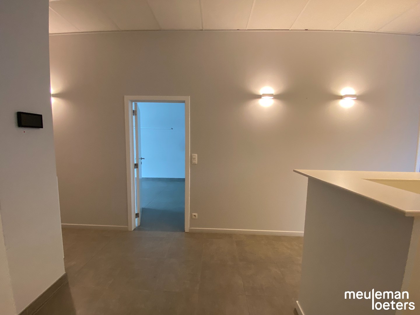 Commercial à louer à Oostkamp - photo 5