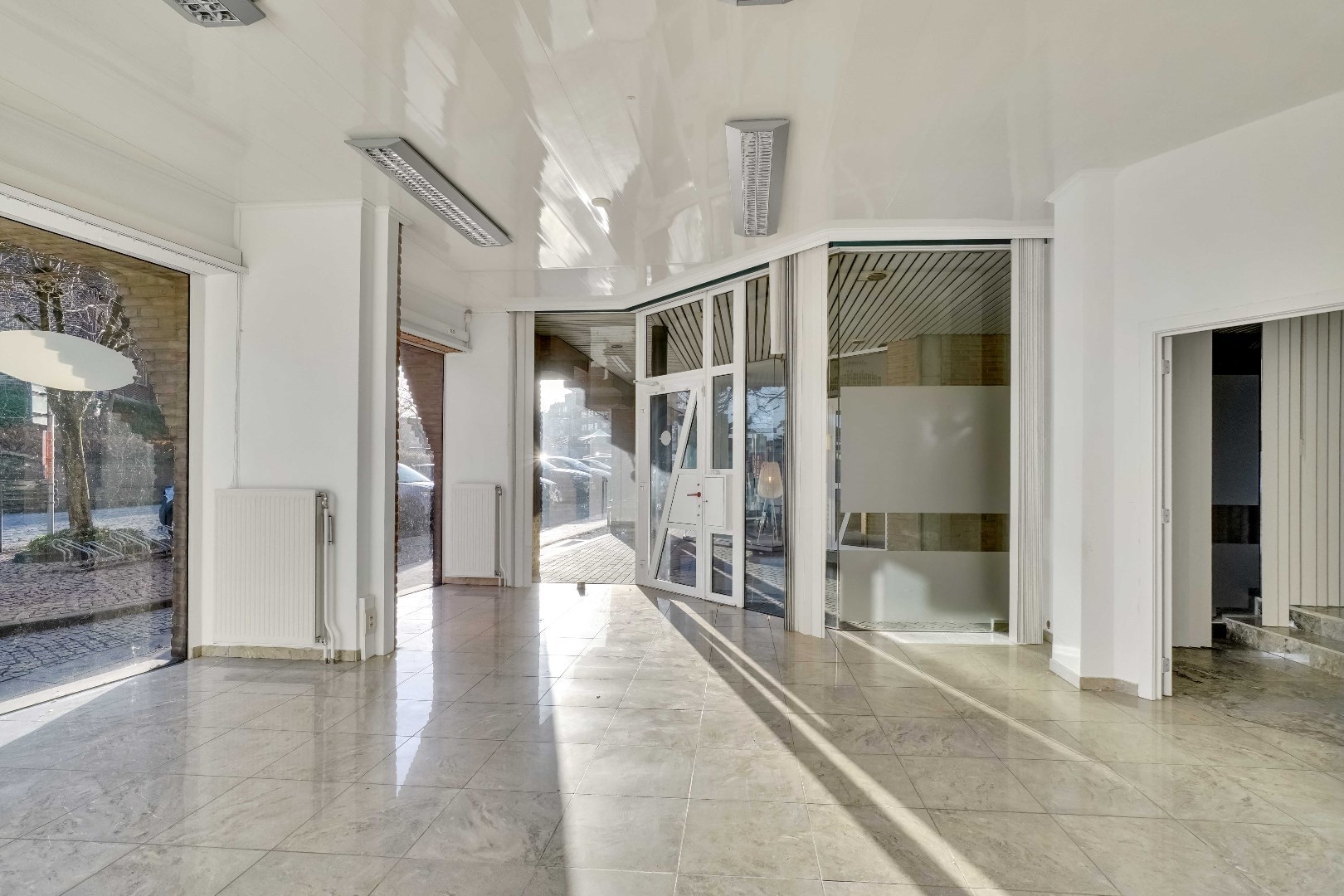 RUIM HANDELSPAND OP EEN ZICHTLOCATIE IN HET CENTRUM VAN LANAKEN ! - foto 2