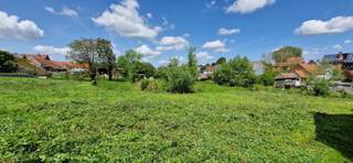 Voor een bezoek of meer info bel 054 69 39 34 - BOUWGROND VOOR HOB - In een rustige straat bevindt zich deze bouwgrond (Lot 3) voor HOB op een...