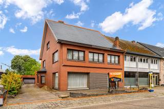 Zeer ruime woning (338m²) met maar liefst 5 slaapkamers gelegen op een perceel van 10are in het centrum van Oostham. Belangrijkste troeven:- Centrale...