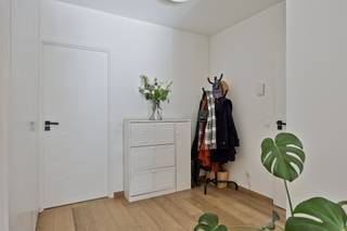 Bent u op zoek naar een instapklaar appartement met terras te koop in Borgerhout? Dan is dit lichtrijke appartement aan de Plantin en Moretuslei...