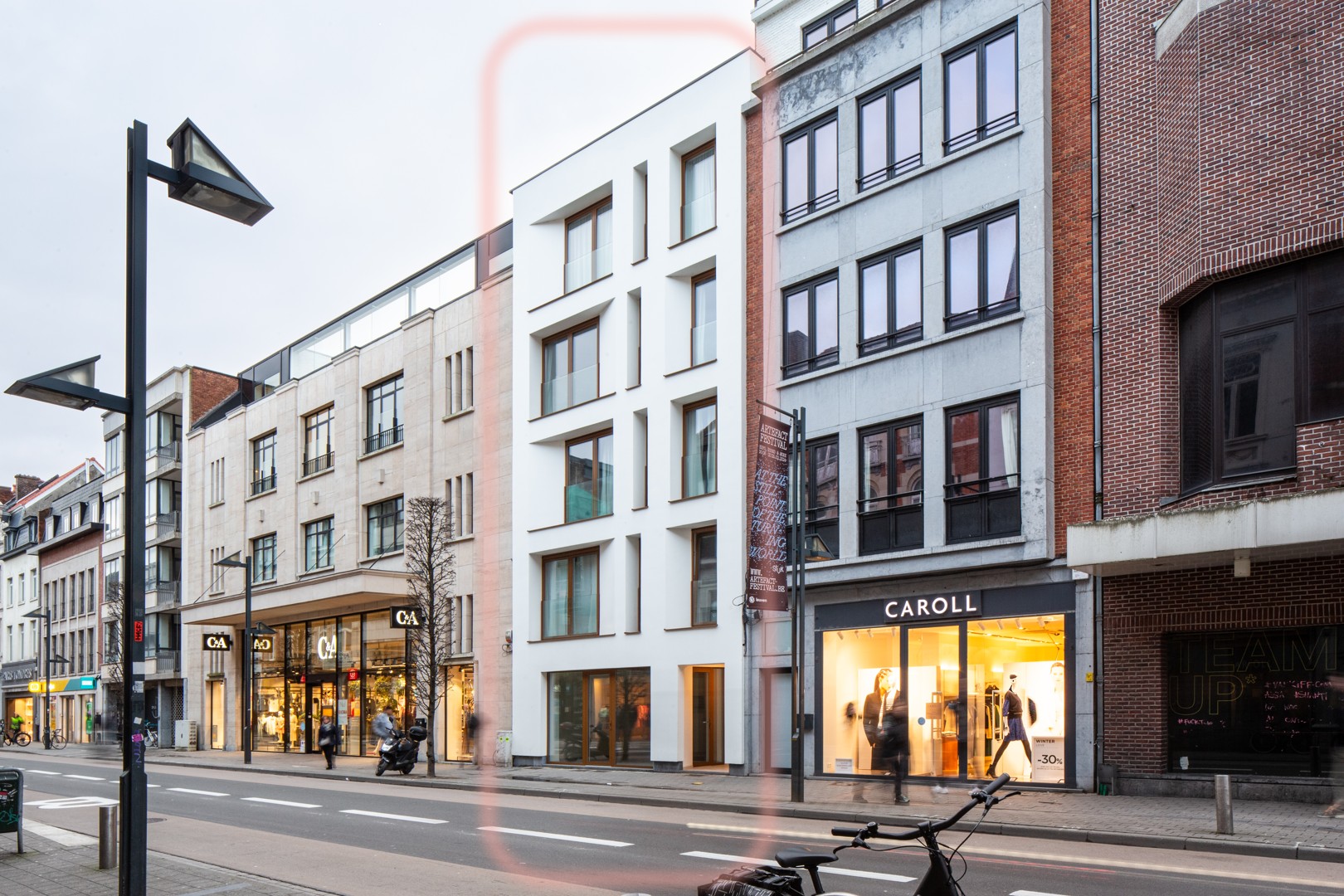 Gelijkvloerse handelsruimte op centrale ligging met uitzonderlijke visibiliteit - foto 2