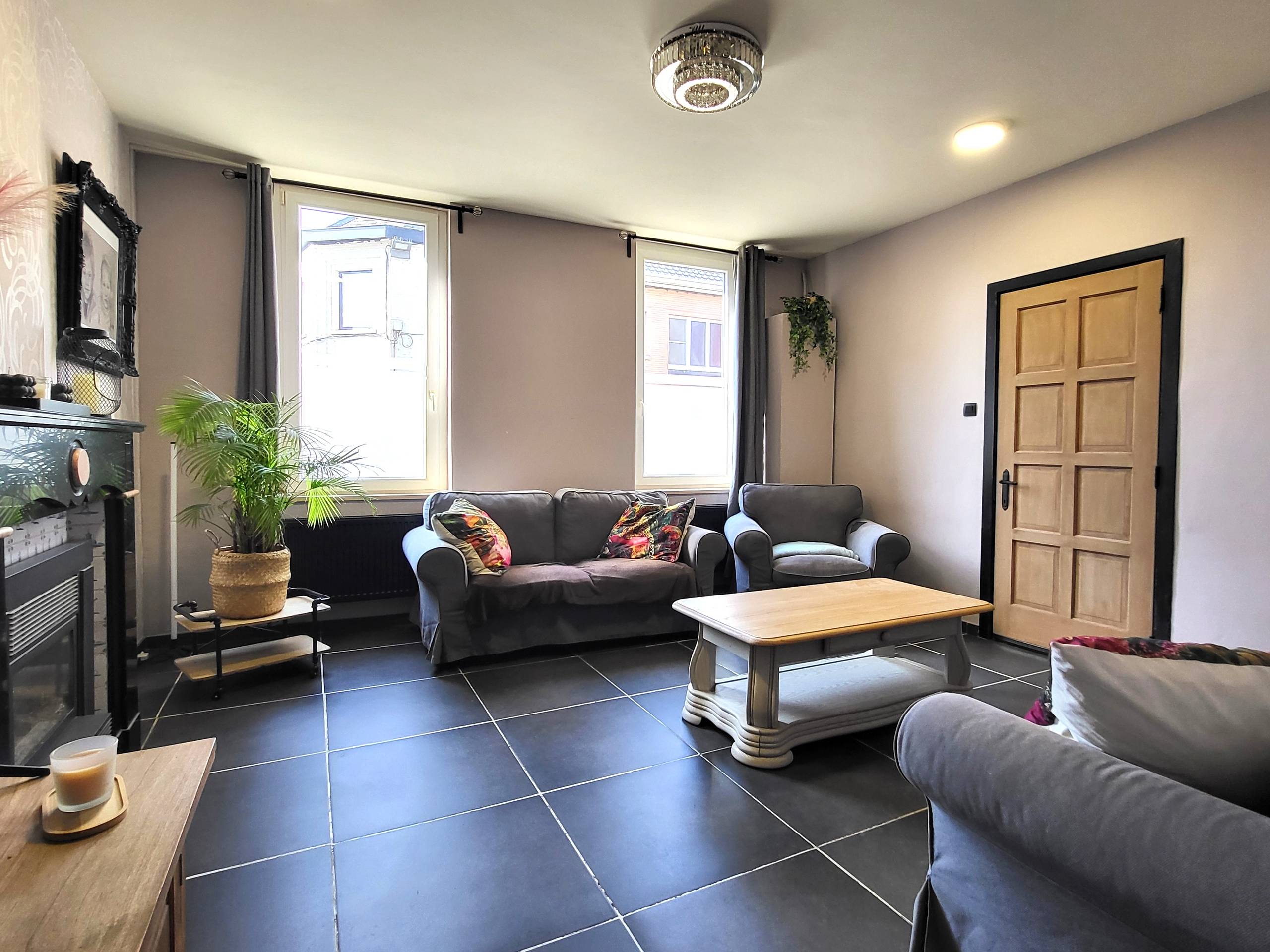 Ruime en karaktervolle gezinswoning op een perceel van 480 m² met zuidoostgerichte tuin, gelegen aan de centrumrand van Brakel.  - foto 4