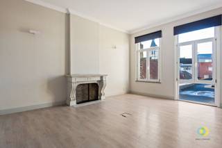 <p><span>Gelegen in het bruisende hart van Vilvoorde bevindt zich deze uitstekend gelegen kantoorruimte met tal van mogelijkheden. Het gebouw beschikt over twee volwaardige verdiepingen die flexibel kunnen worden ingericht als kantoor- of praktijkruimte, volledig afgestemd op uw professionele noden. De hoge plafonds en de overvloedige natuurlijke lichtinval zorgen voor een aangename en inspirerende werkomgeving, terwijl het karakter van het pand extra cachet toevoegt aan uw bedrijfs uitstraling. Aan de achterzijde van het gebouw zijn bovendien vier privatieve staanplaatsen beschikbaar, die optioneel kunnen worden bij gehuurd een absolute troef in het stadscentrum. Interesse? Neem vrijblijvend contact met ons op voor een bezoek!</span></p>