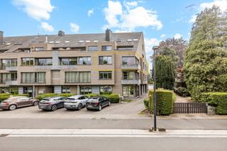 Op een absolute toplocatie te Aalst bevindt zich dit prachtig afgewerkte en uitzonderlijk lichtrijke hoekappartement van maar liefst 150 m²...