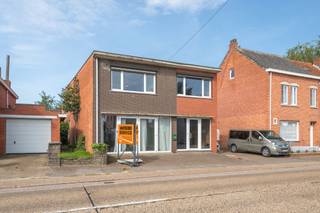 Deze woning, waar vroeger een bakkerij geweest is, heeft tal van troeven: enorm veel ruimte (285m²!), dakterras van 35m², centrale ligging,...