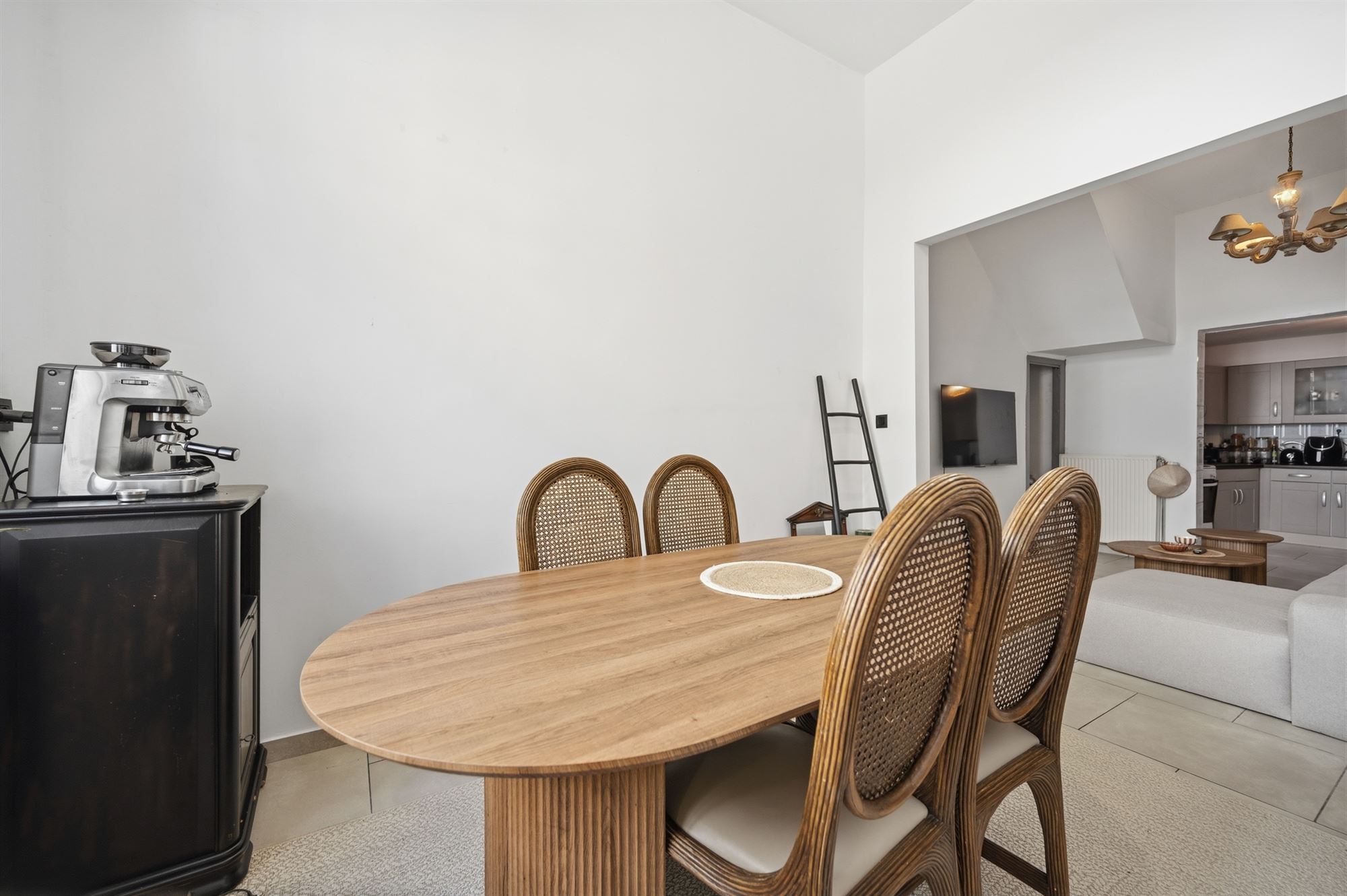 Woning nabij station met 4 kamers en vernieuwde gevel - foto 5