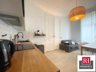 Dit pand ligt op een toplocatie, tussen Place Jourdan en Place Flagey. Het is een eengezinswoning die in 2020 hoogwaardig is gerenoveerd en...