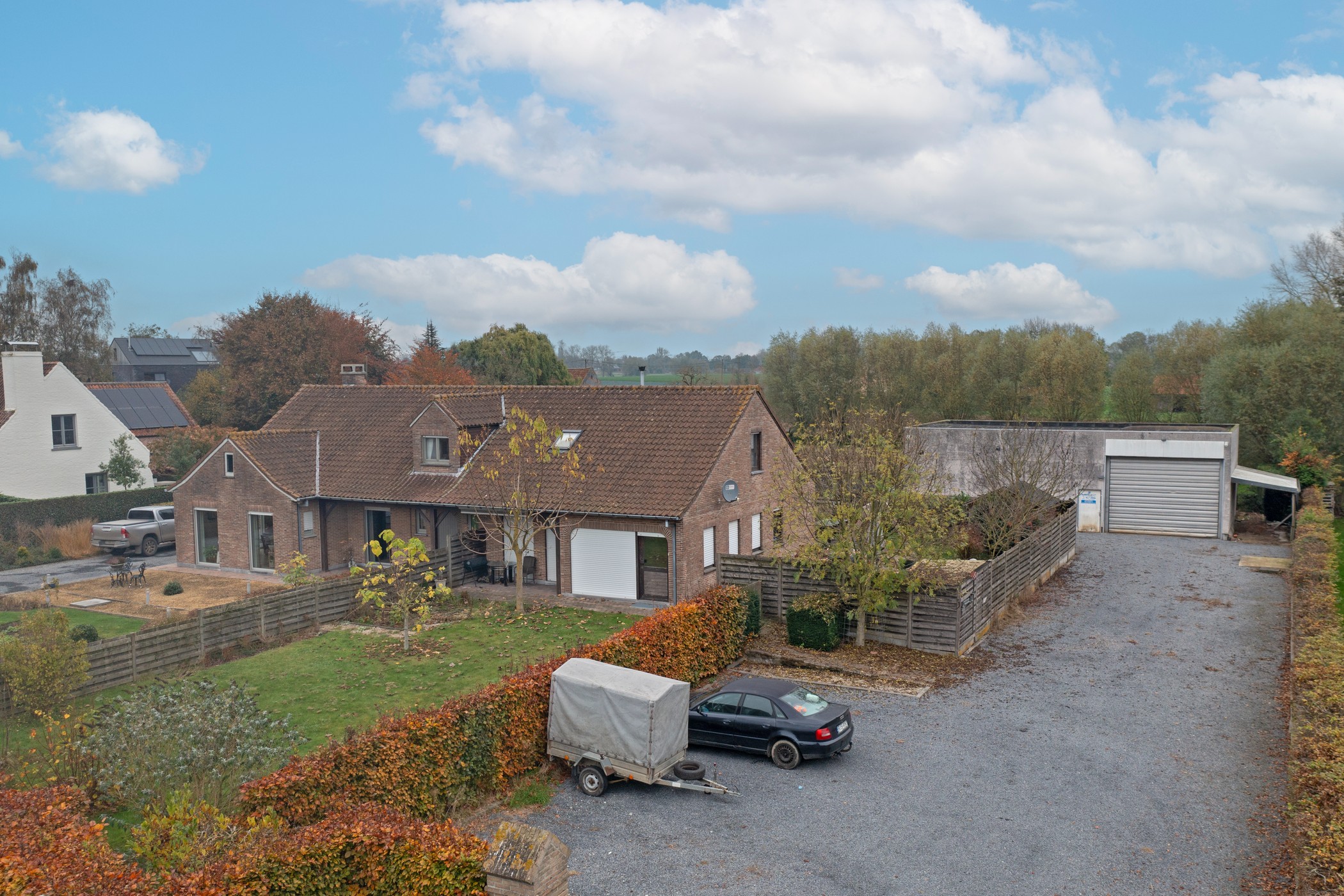 Ruimewoning met in totaal 8 slaapkamers en een loods 125m² achteraan gelegen te Gottem. - foto 2