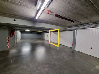 <p><span>Ondergrondse garagebox in residentie Murano gelegen in centrum Bredene-Duinen aan de Kapelstraat. </span></p>