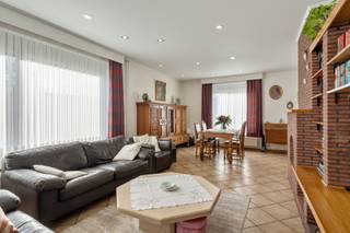 Met veranda, gelijkvloerse slaapkamer & ideaal als kangoeroewoning 🏡✨In de geliefde en uiterst rustige Leliestraat in Houthalen-Oost ontdek je deze...