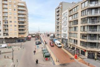 strong&gt;Blankenberge: Lichtrijk appartement met 2 slaapkamers en zicht op zee te koop!Op de 3e verdieping vinden we dit aangenaam appartement met 2...