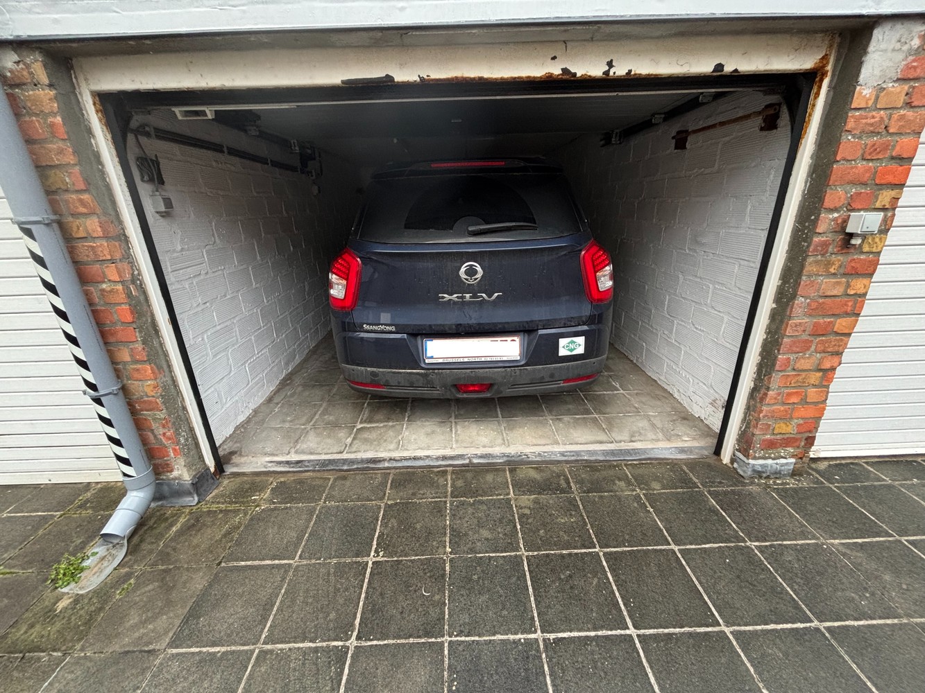 Afgesloten garagebox nabij de Zeedijk te Mariakerke ! - foto 2
