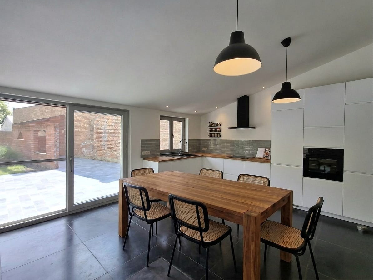 CHARMANT GERENOVEERDE WONING MET 3 SLPKS | CARPORT EN TUIN - foto 5