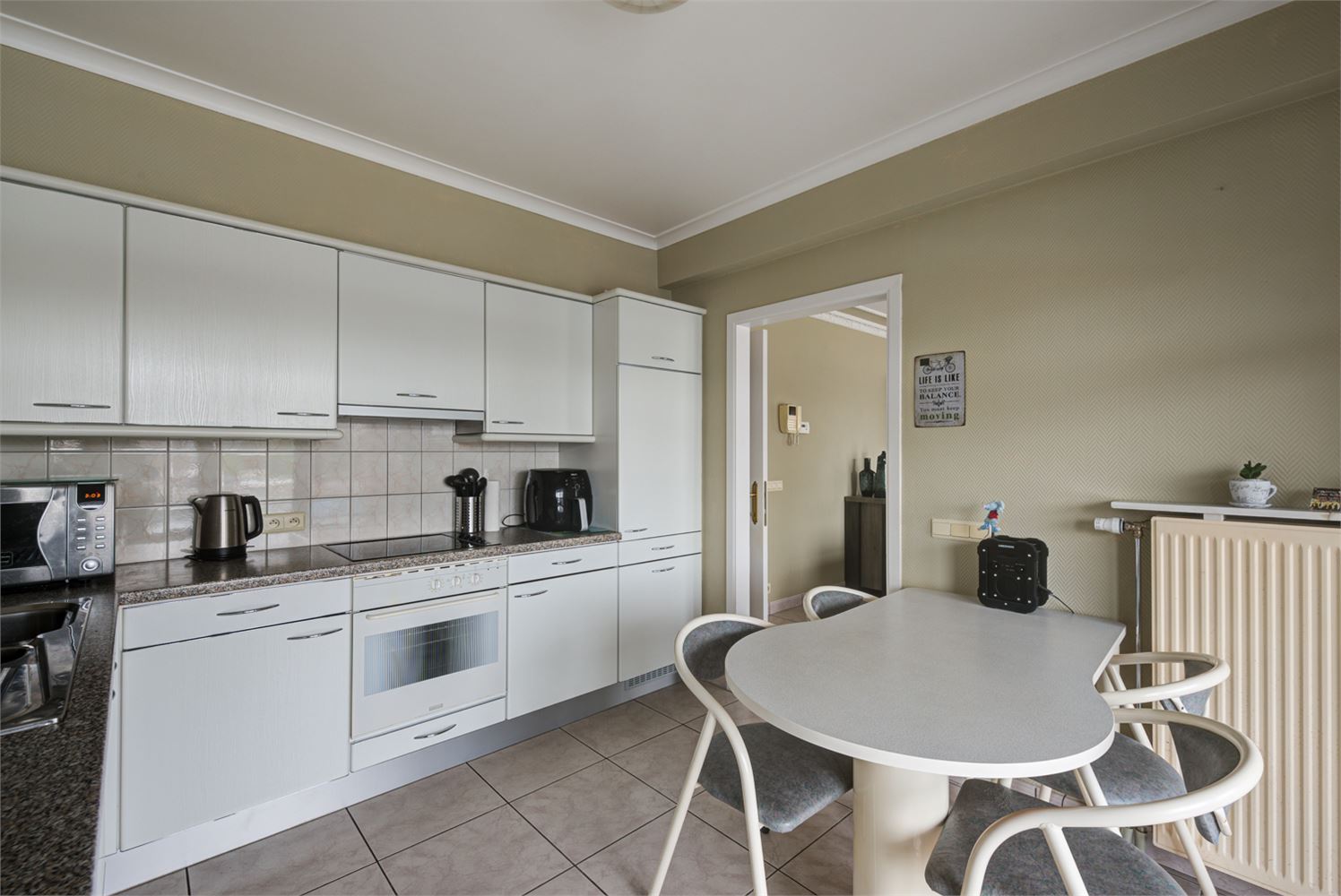 INSTAPKLAAR APPARTEMENT MET 2 SLAAPKAMERS EN GARAGE TE OPGRIMBIE - foto 4