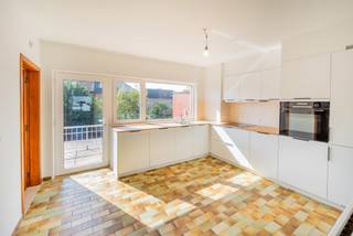 Dit lichtrijke duplexappartement, gelegen op de eerste en tweede verdieping van een kleinschalig gebouw in de Wijngaardstraat 39 te Mechelen,...