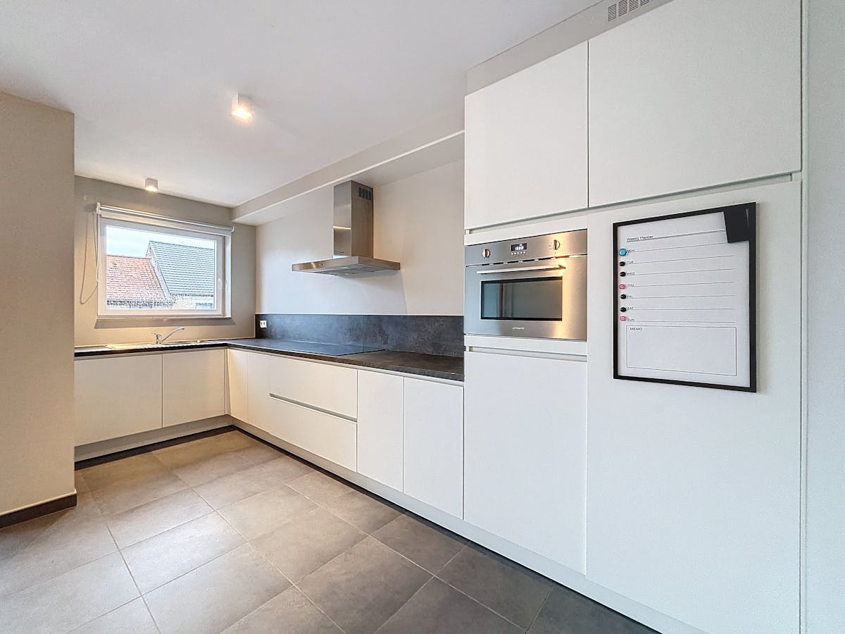 Appartement met 2 slaapkamers en staanplaats te Veurne. - foto 5