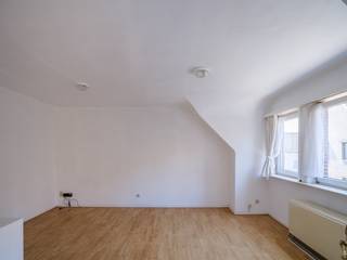 Cet appartement spacieux au 2ème étage d'une petite résidence à Drongen est idéal pour ceux qui recherchent un environnement de vie confortable...