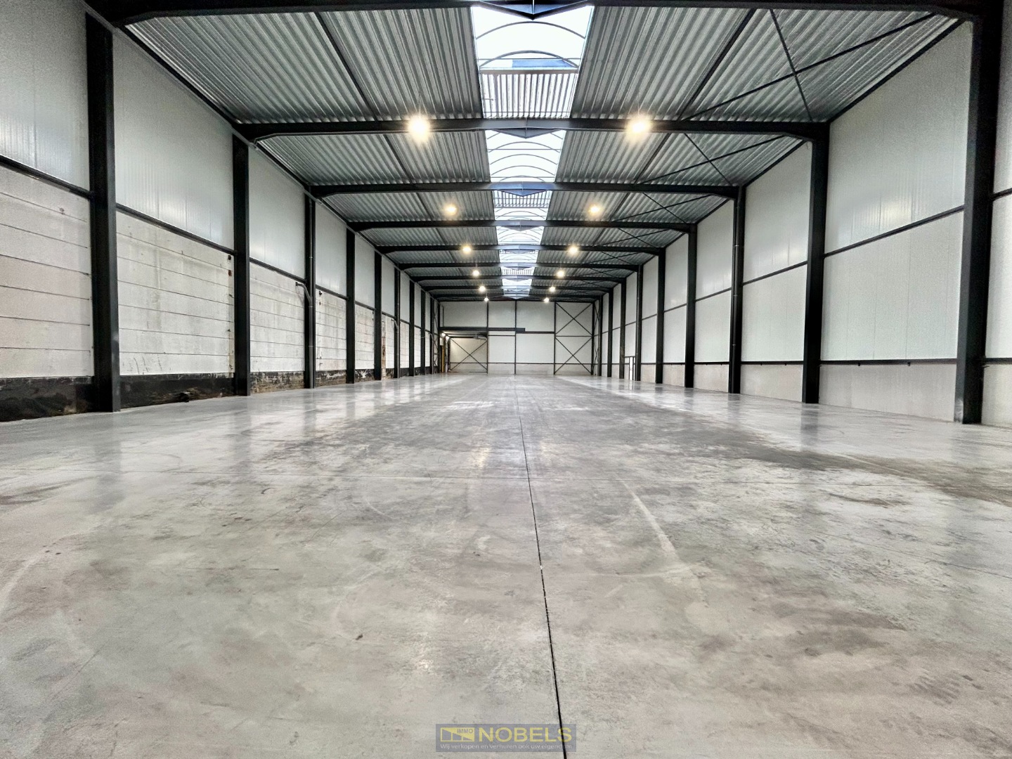 Te huur ruim, industrieel magazijn met laadkades gelegen in industriezone Ronse - foto 5