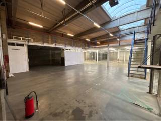 Magazijn Unit 17 van 1.152 m² met mezzanine (480 m²) en kantoren van in totaal 288m². Op deze logistieke site staan verschillende magazijnen te...