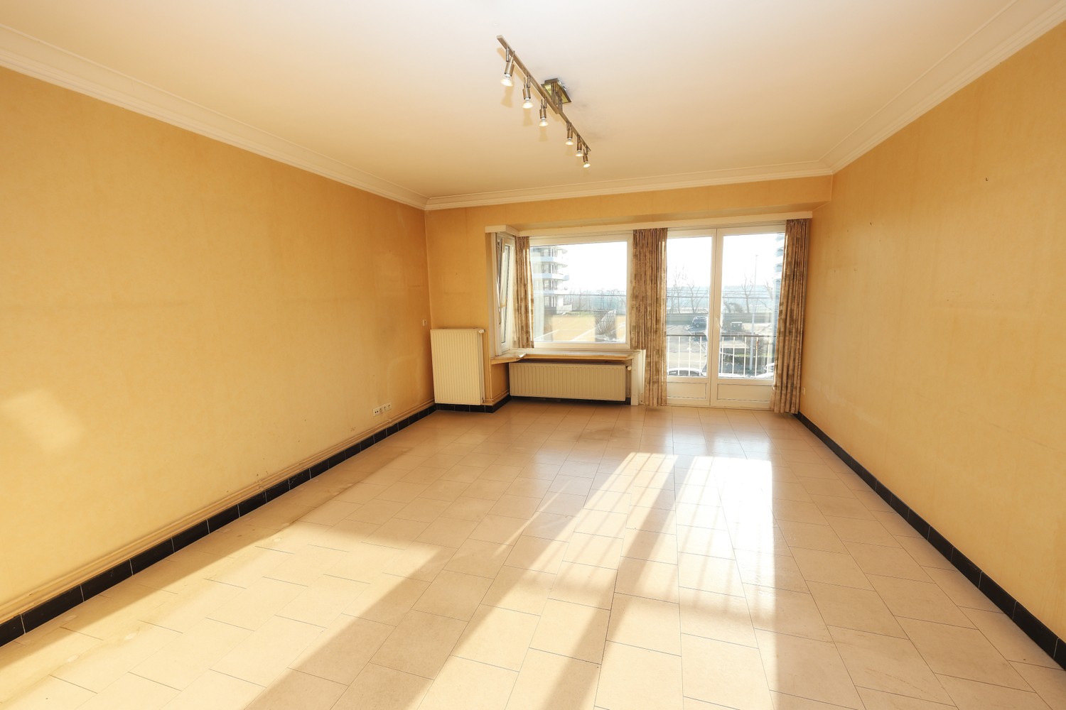 Zonnig appartement met 1 slaapkamer nabij de Zeedijk te Oostende ! - foto 2