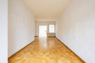 In een autoluwe eenrichtingsstraat bevindt zich deze rijwoning met 2 slaapkamers, ideaal voor starters of jonge gezinnen. Op wandelafstand van...